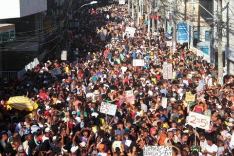 Nove blocos se unem à Caminhada do Samba em celebração à força dos blocos da Unisamba