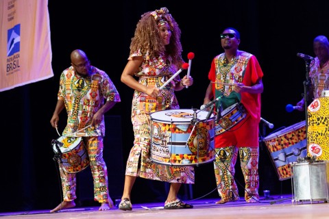 Ilê Aiyê recebe o Olodum para celebrar seus 49 anos de história