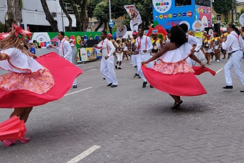 Celebração na Palma da Mão atravessa Circuito Osmar com samba e espiritualidade